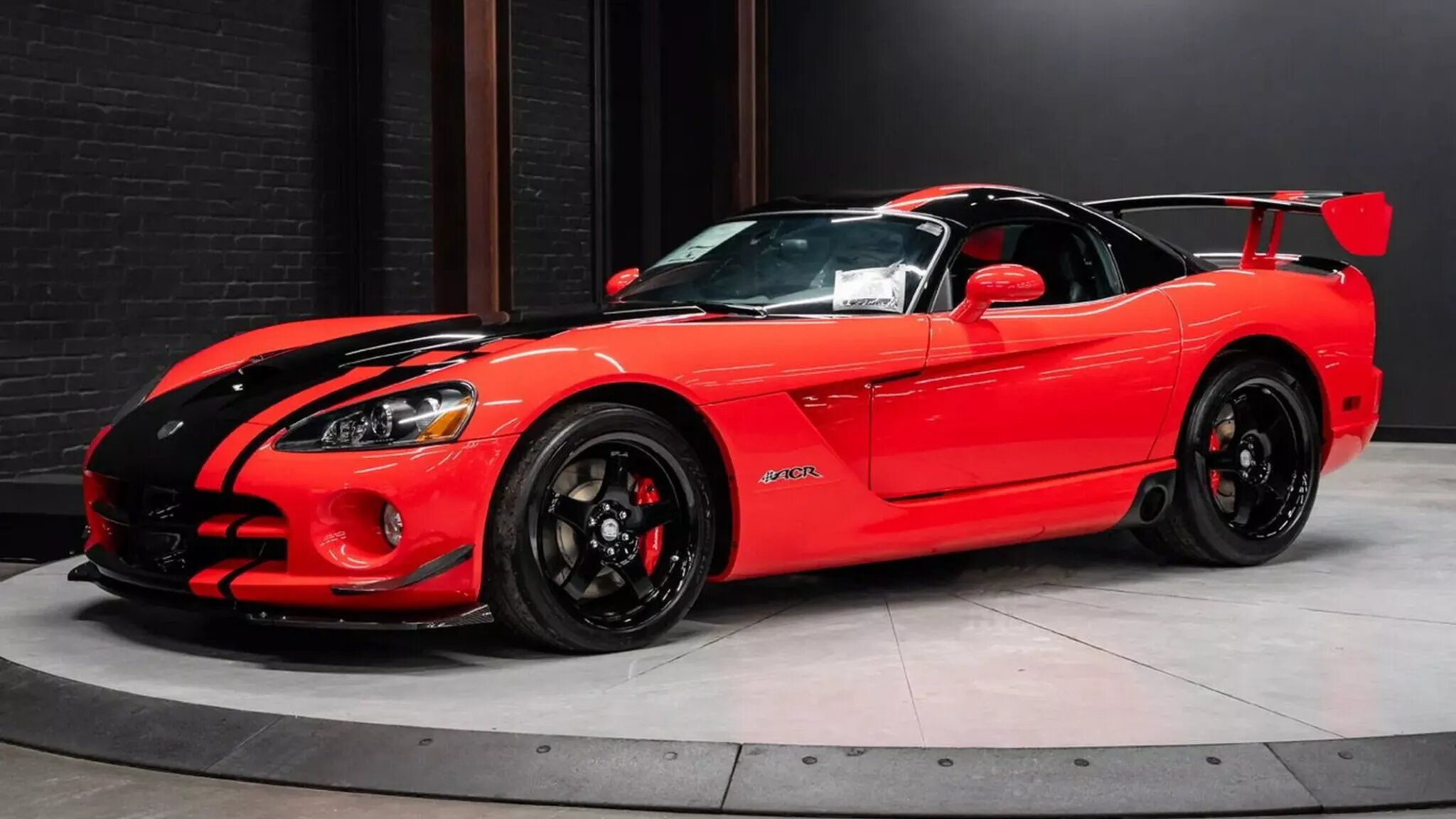В продаже появился 18-летний Dodge Viper: он новый