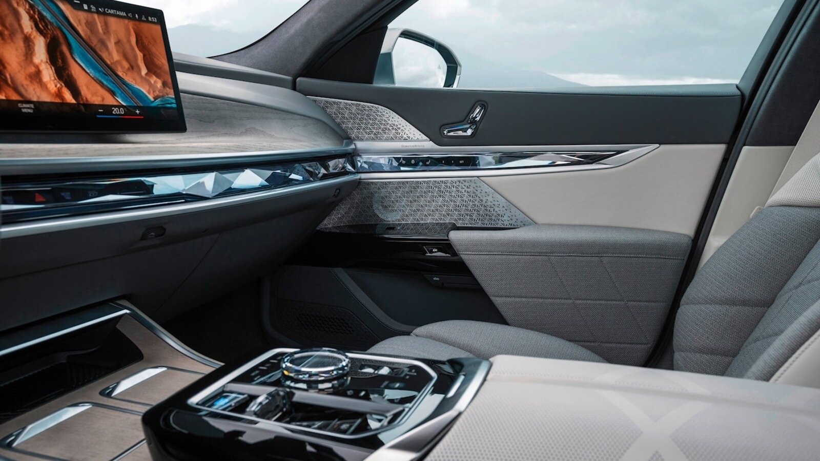 Через три года интерьеры BMW будут делать из переработанных рыболовных сетей