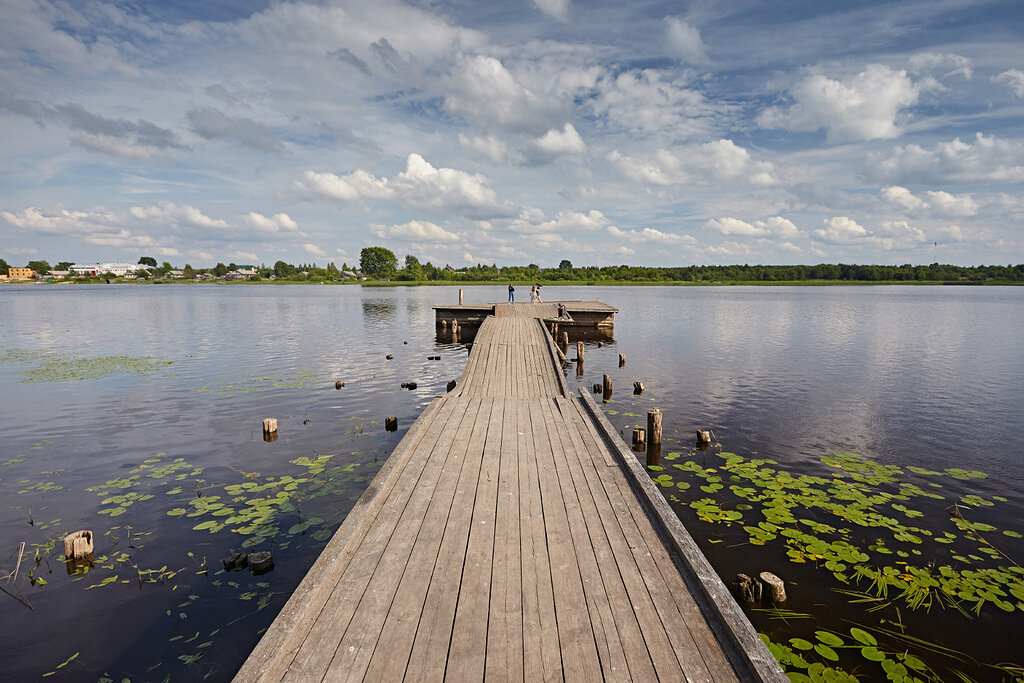 Старые причалы на набережной Онеги 
