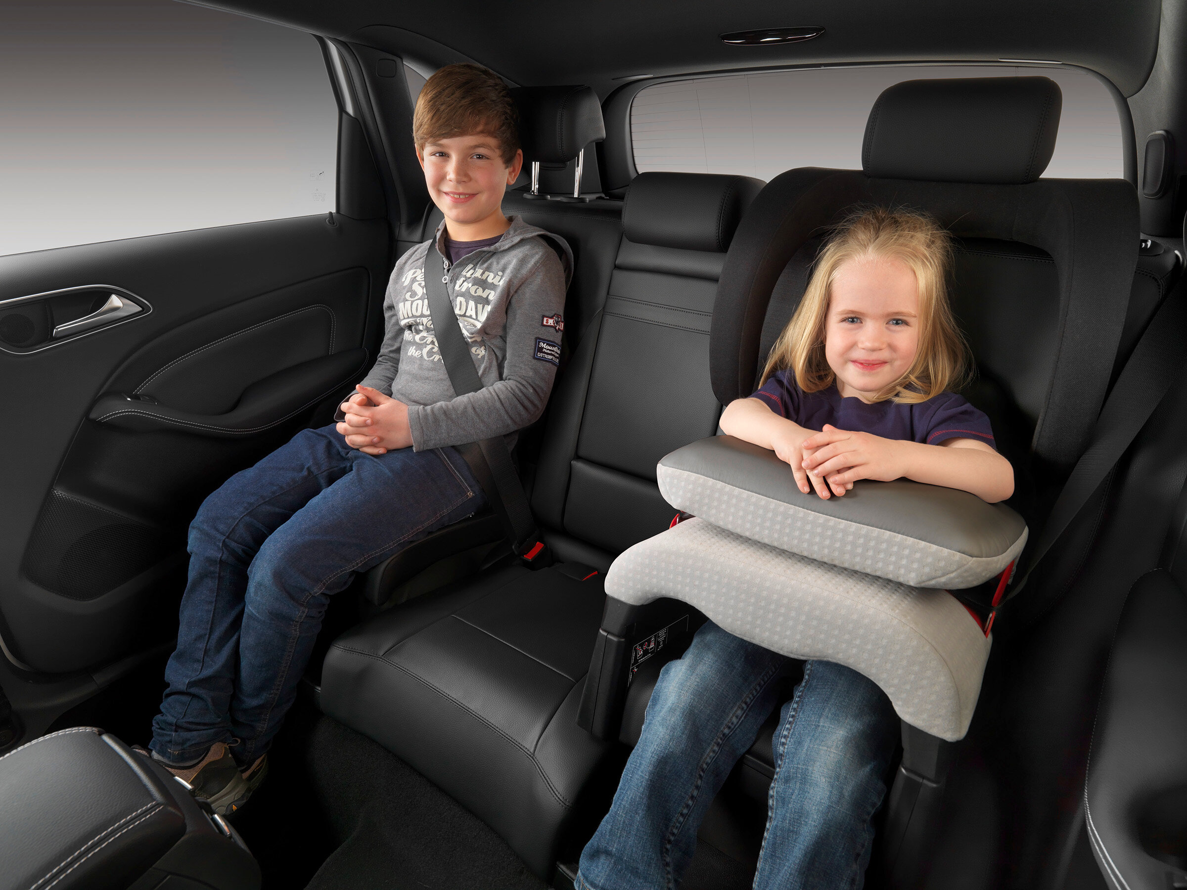 Бустер — это автомобильное детское кресло: как выбрать бустер для ребенка икак правильно установить бустер в машину