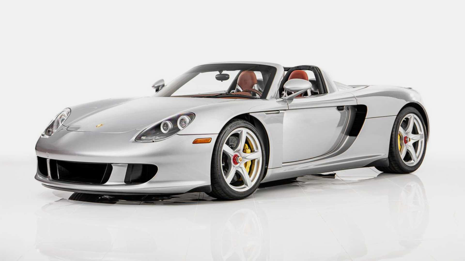 18-летний суперкар Porsche Carrera GT почти без пробега могут продать за рекордную сумму