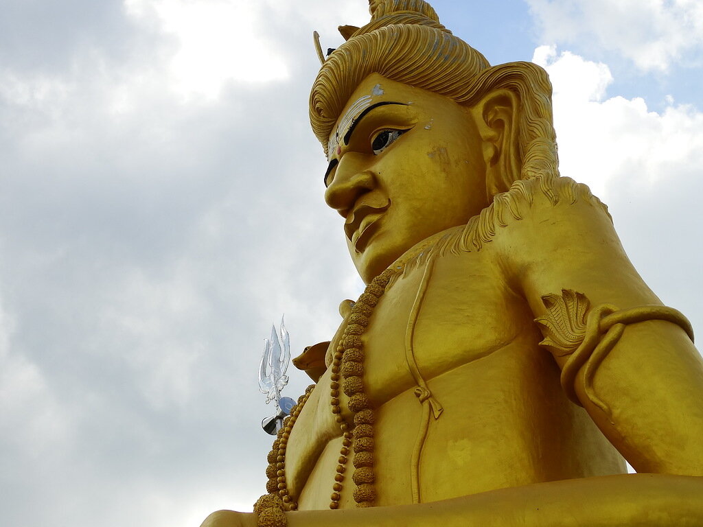 Статуя
бога Шивы в храме Конешварам.