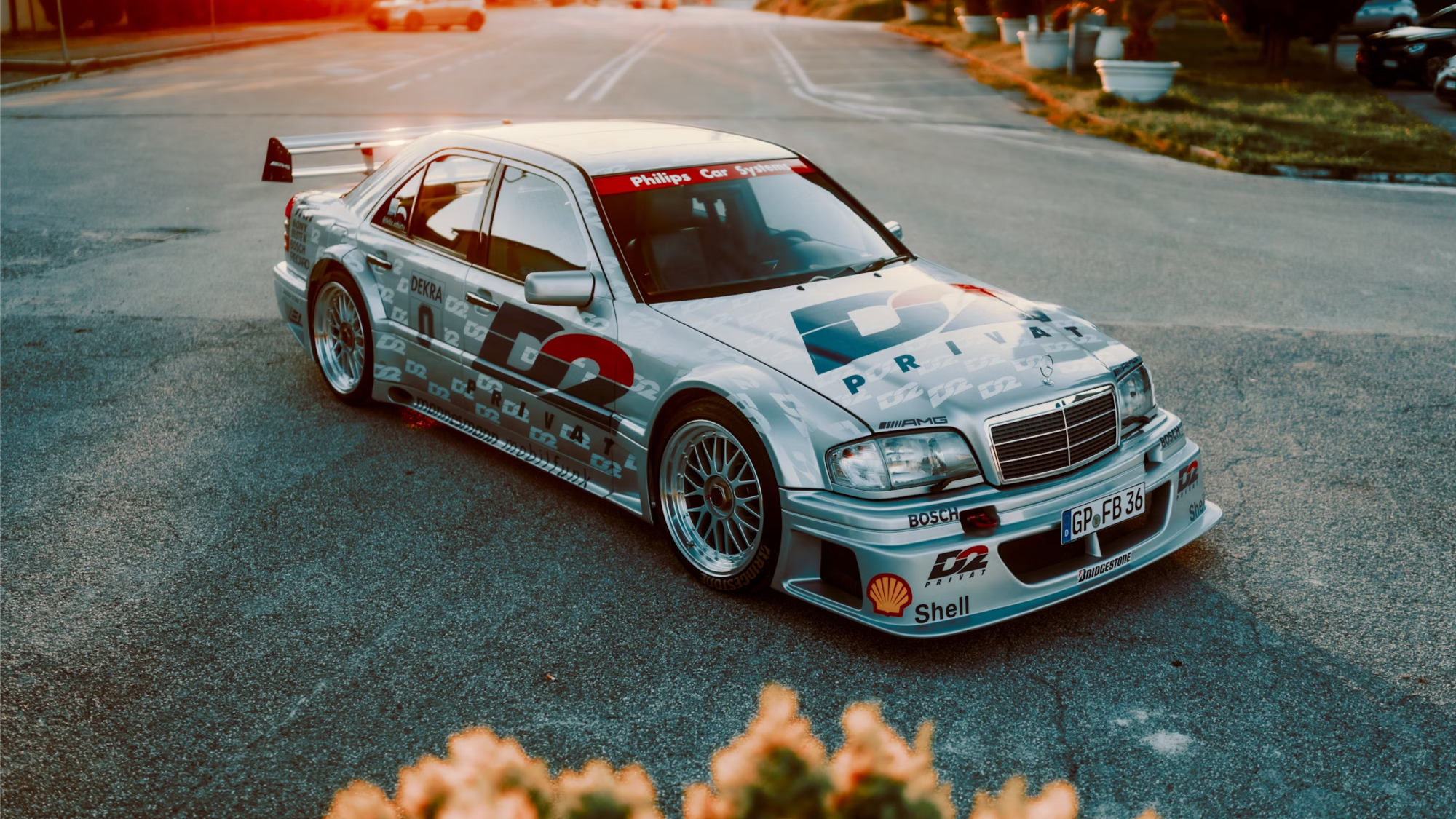 Реплику гоночного Mercedes-Benz для DTM из 1990-х выставили на продажу