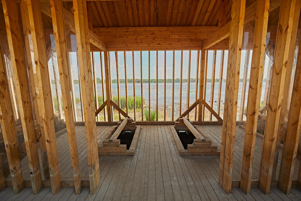 Полоскальня открыта круглосуточно, иногда местные жители приходят
использовать её по назначению
