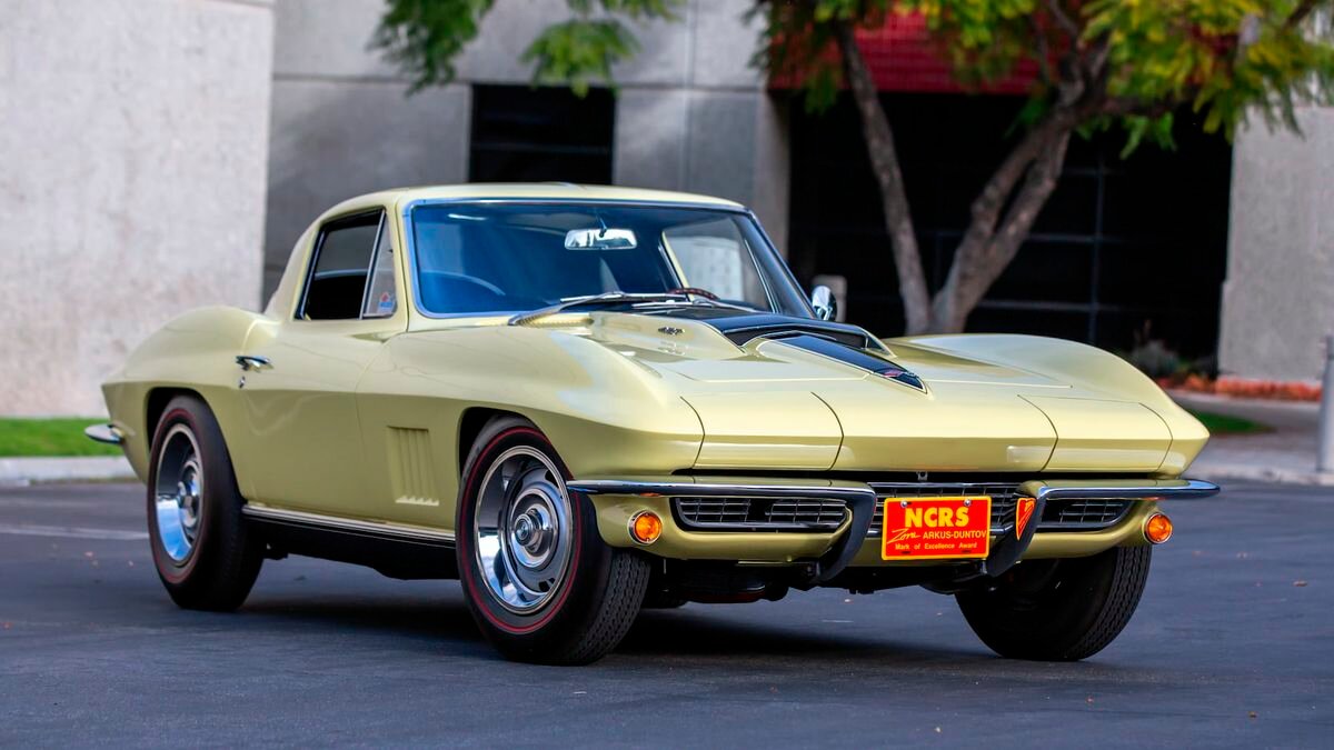 Очень редкий 54-летний Corvette ушёл с молотка почти за 2,5 миллиона долларов