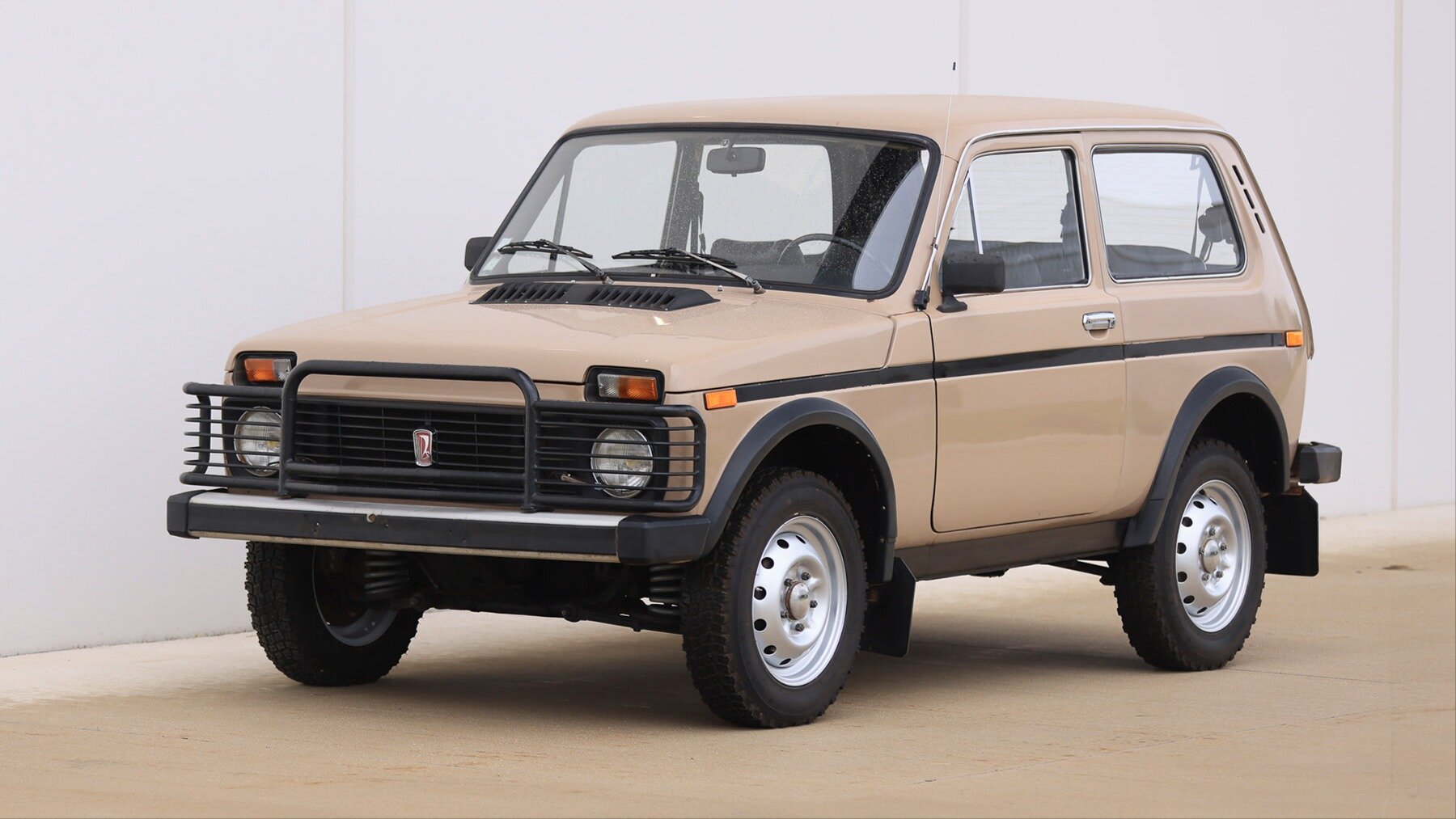«Ниву» впервые выставили на аукцион роскошных автомобилей в США