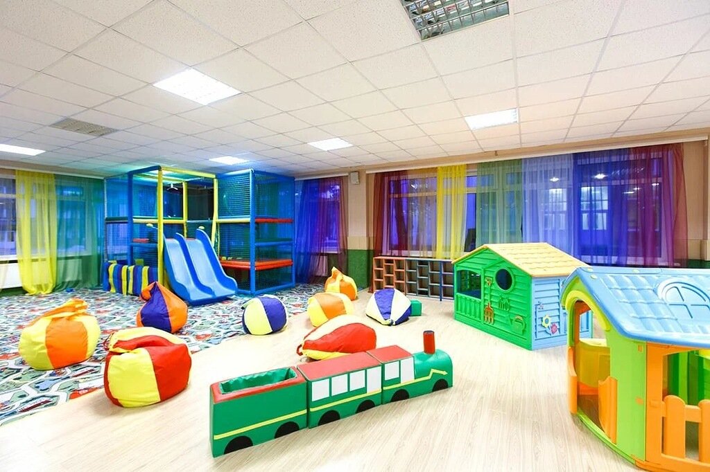 В детском клубе есть игровая зона для детей от 4 до 12 лет.