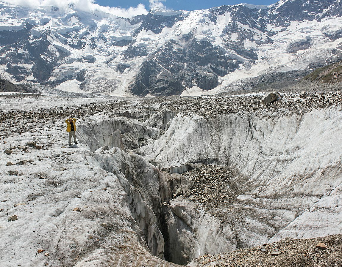Безенги — самый крупный ледник Кавказа.