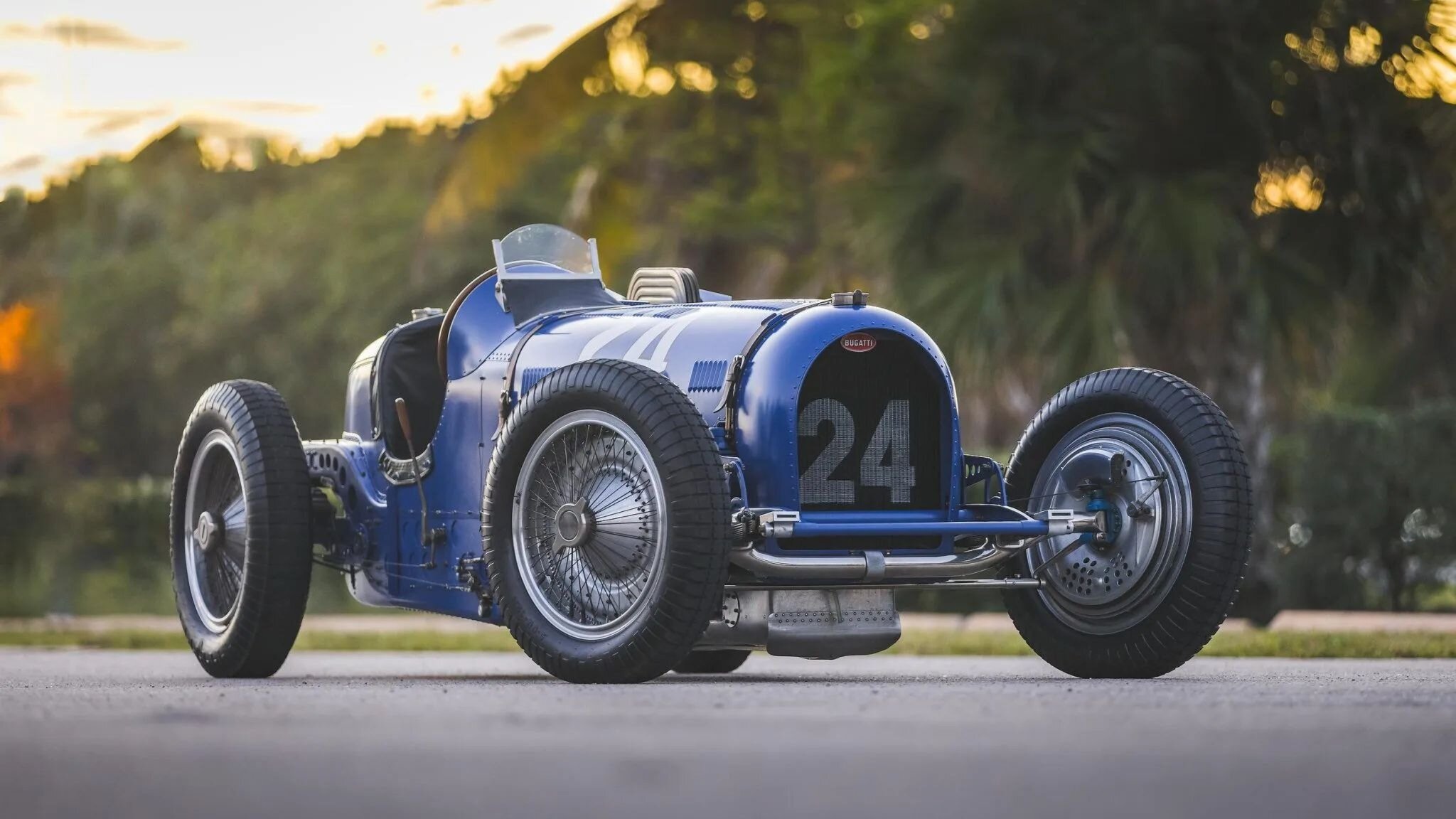 На торги выставили старинный Bugatti, который построили только 30 лет назад