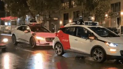 Беспилотное такси Chevrolet Bolt «зависло» на перекрёстке и попало на видео