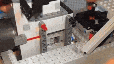 Грузовик из Lego оснастили работающим мотором, который раскручивается выше 8000 об/мин
