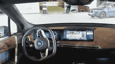 Посмотрите, как BMW iX самостоятельно паркуется и заряжает аккумуляторы