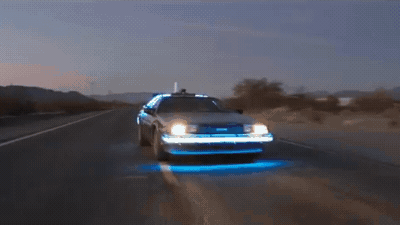 Посмотрите, как DeLorean DMC-12 помог Porsche отметить расширение сети зарядок