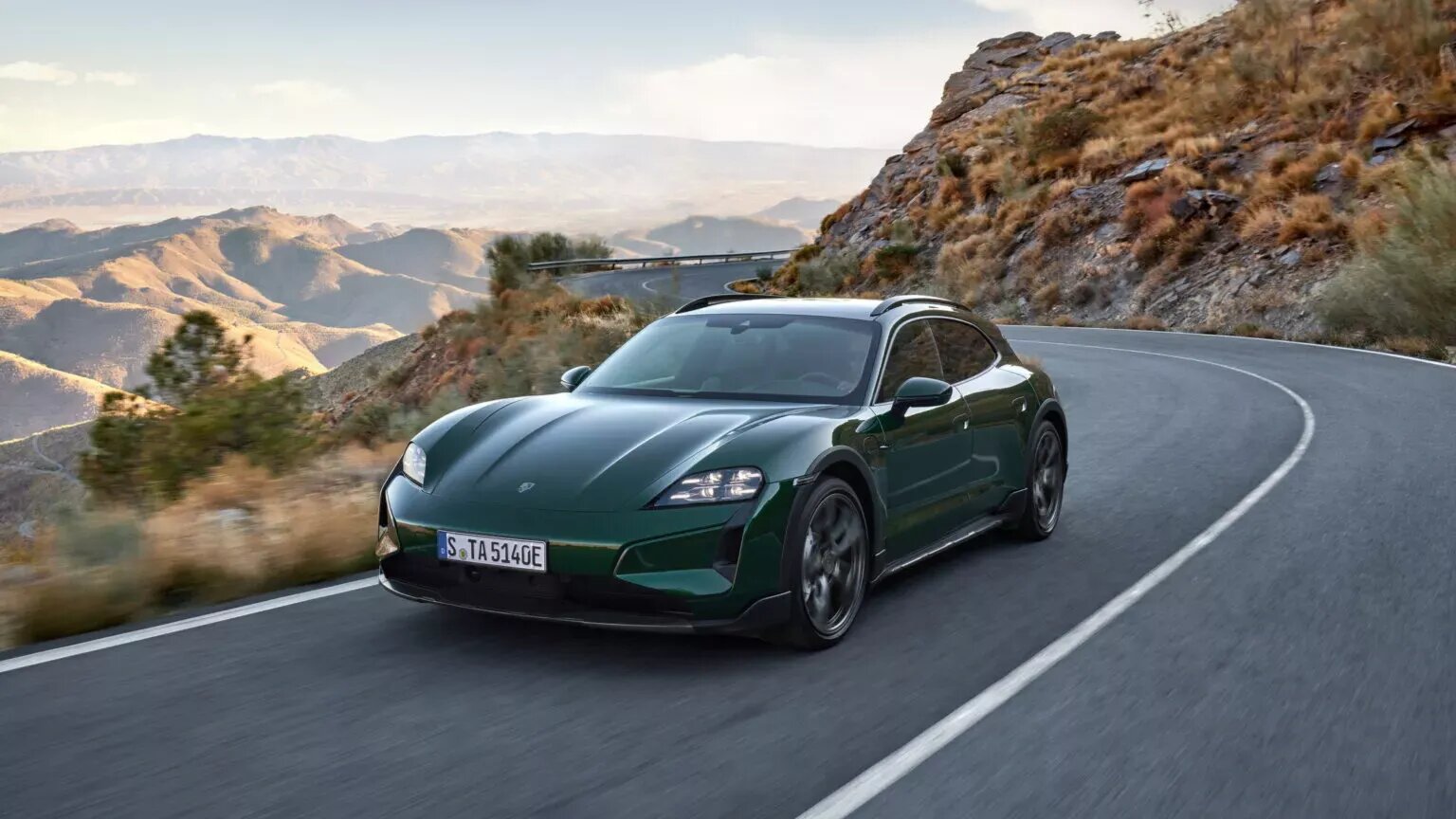 Обновлённый Porsche Taycan: почти 1000 л.с., ускоренная зарядка и увеличенный запас хода