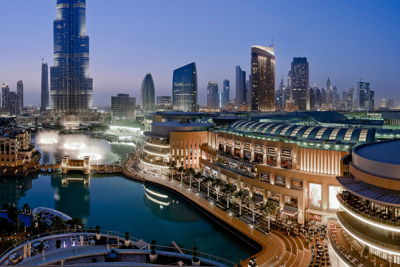 Dubai Mall в вечерних красках.