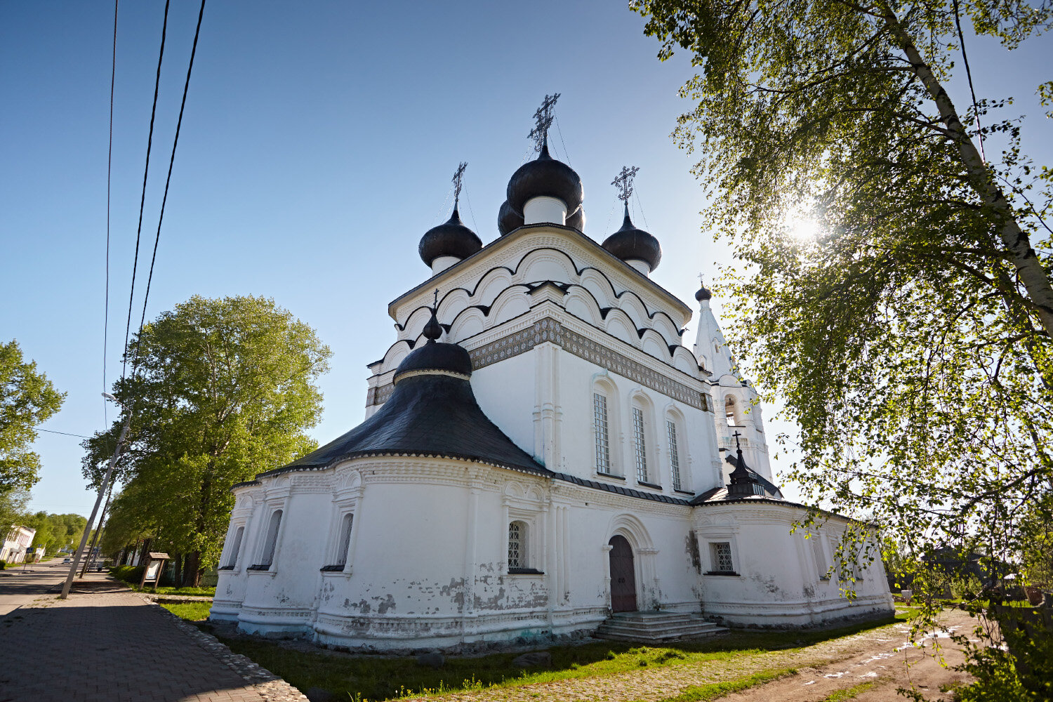 Белозёрск напоминает новгородские города по архитектуре
каменных храмов
