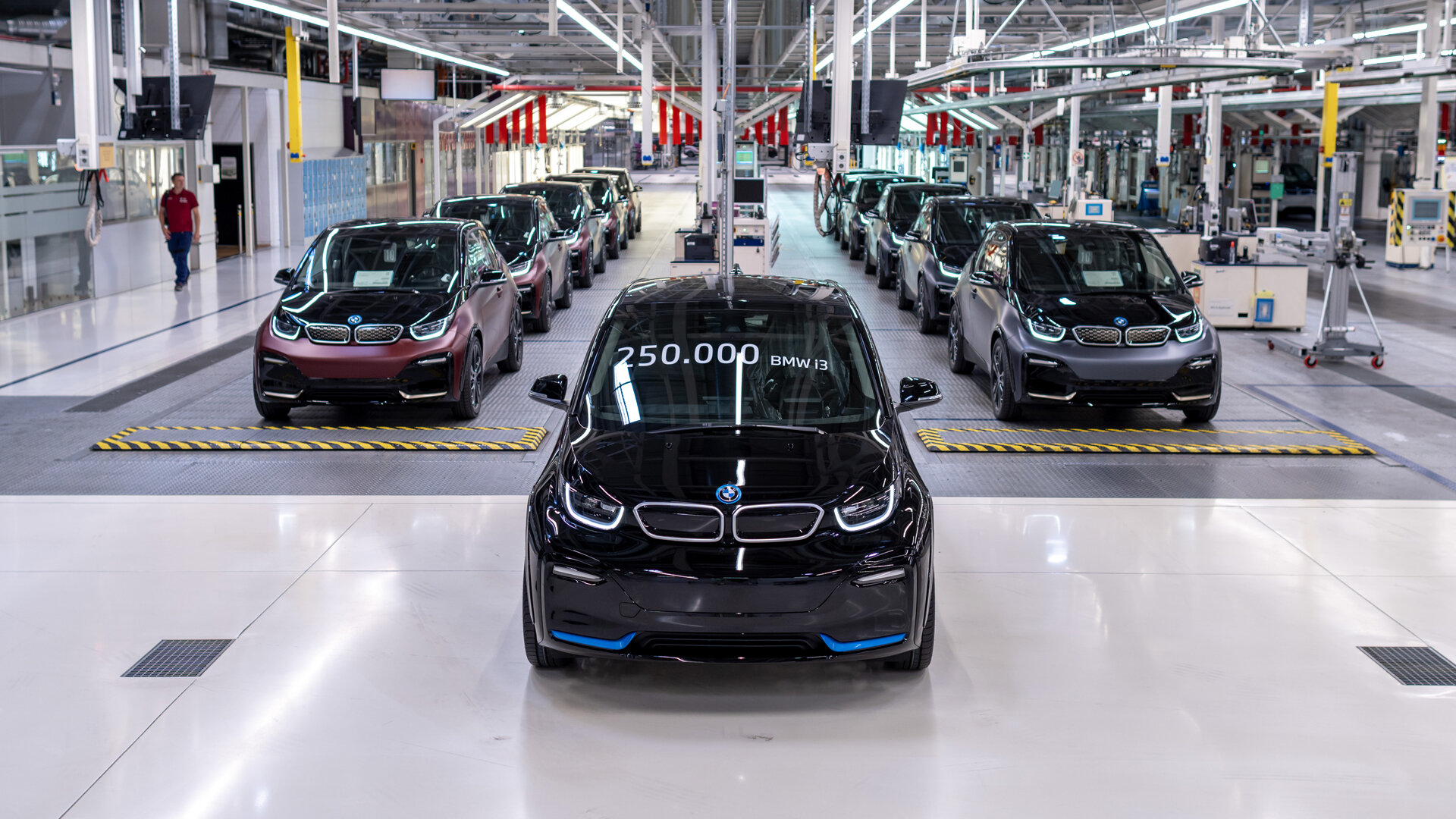Компания BMW завершила производство электрокара i3