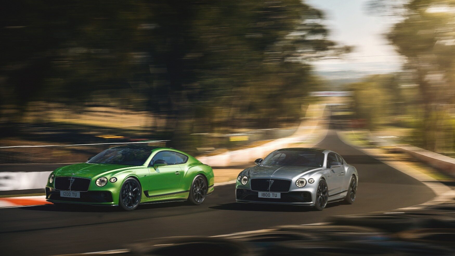 Bentley выпустила два уникальных купе  Continental GT S в честь победы в гоночном марафоне