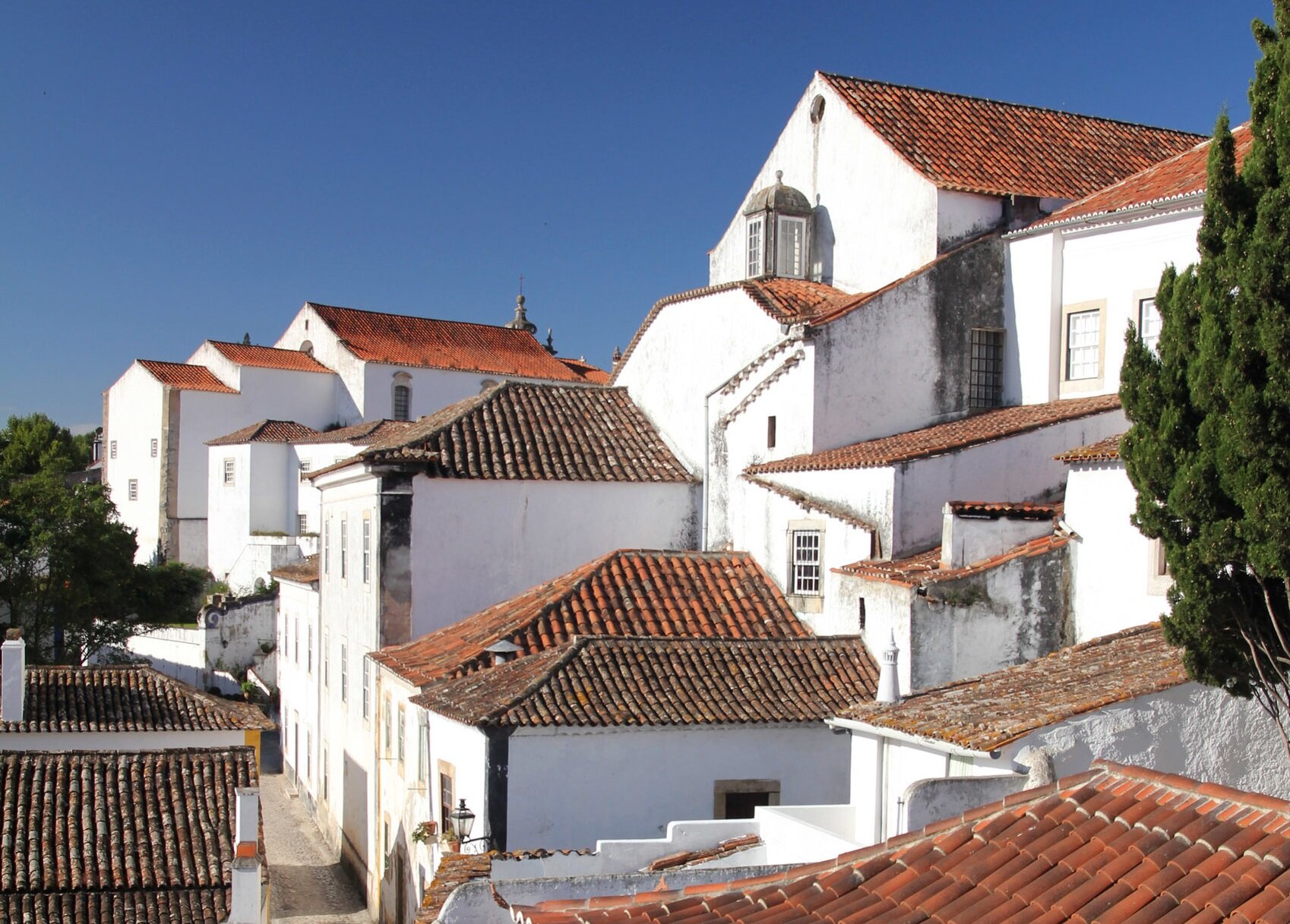 Обидуш находится на холме, а по периметру окружен
крепостной стеной, с которой открываются прекрасные виды на улочки города.