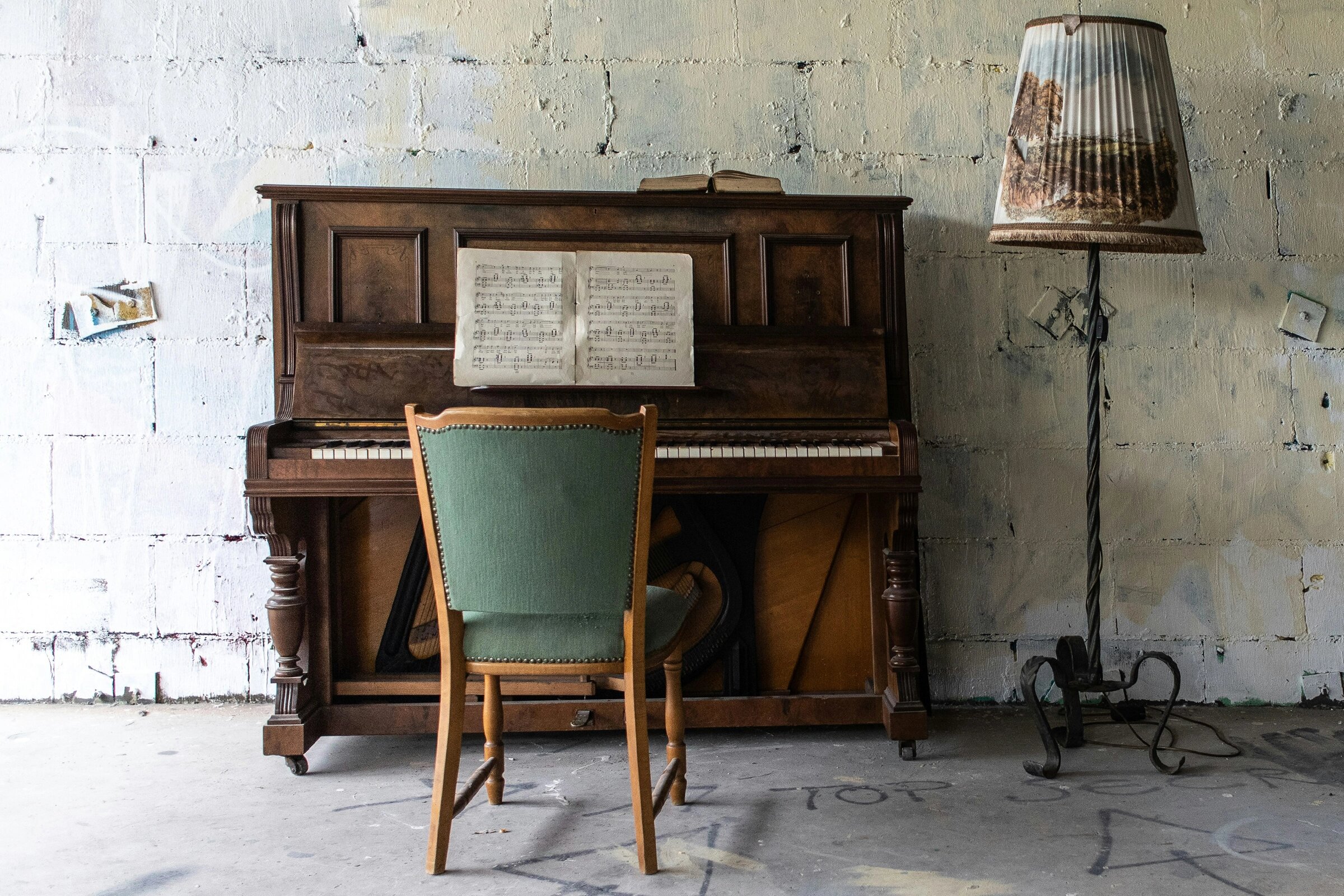 Как вписать классическое пианино в интерьер: примеры и советы эксперта