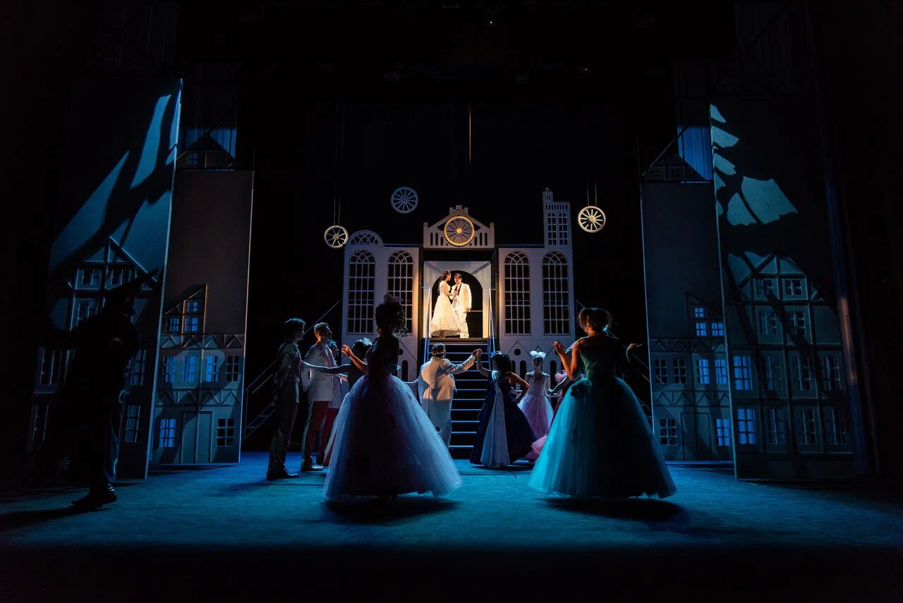 Представления идут от 40 до 120 минут.