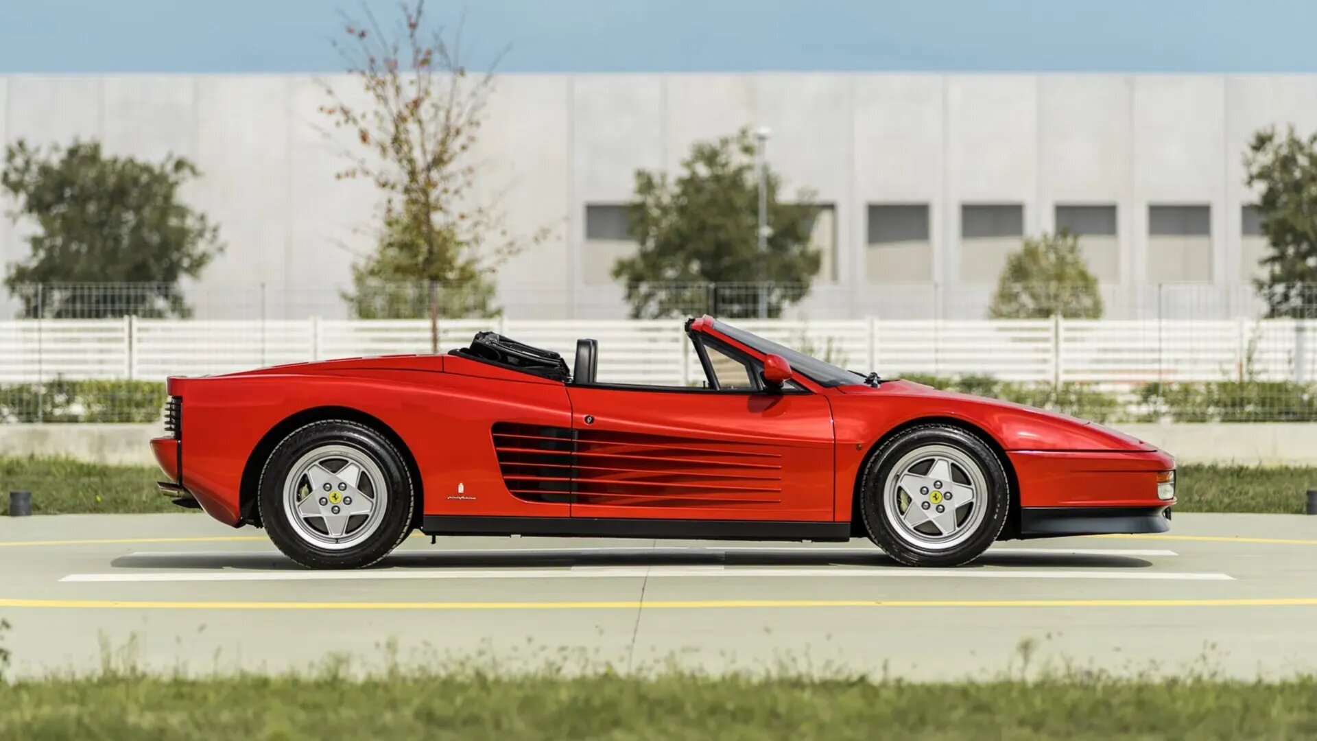 Ferrari Testarossa Spider: машина, которой достоин не каждый