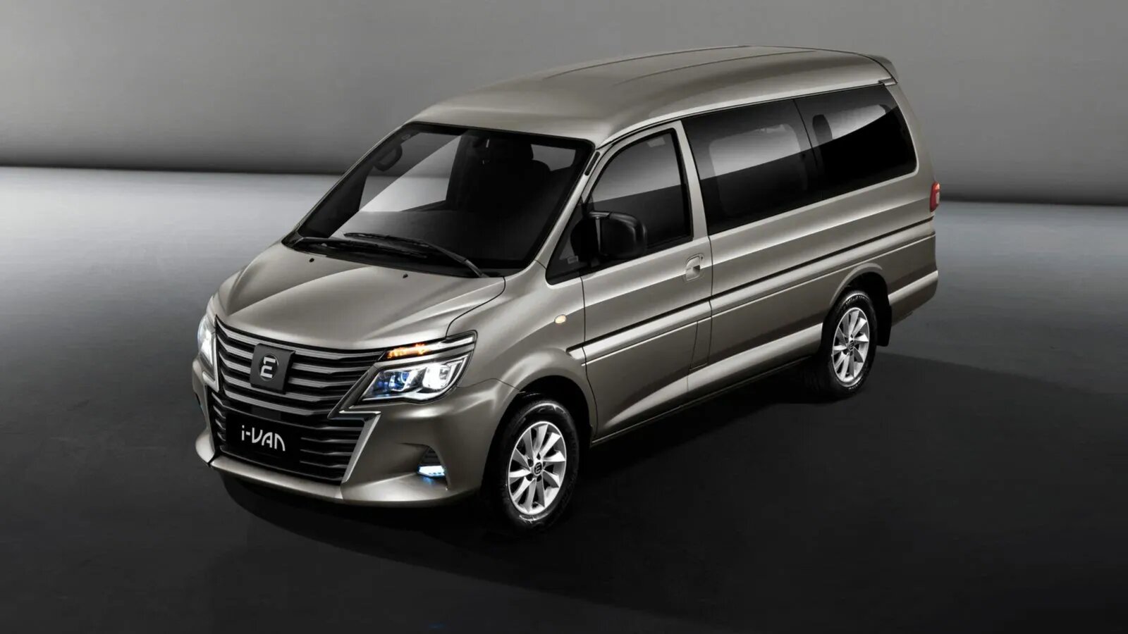 Названы сроки начала продаж электрического минивэна Evolute i-Van