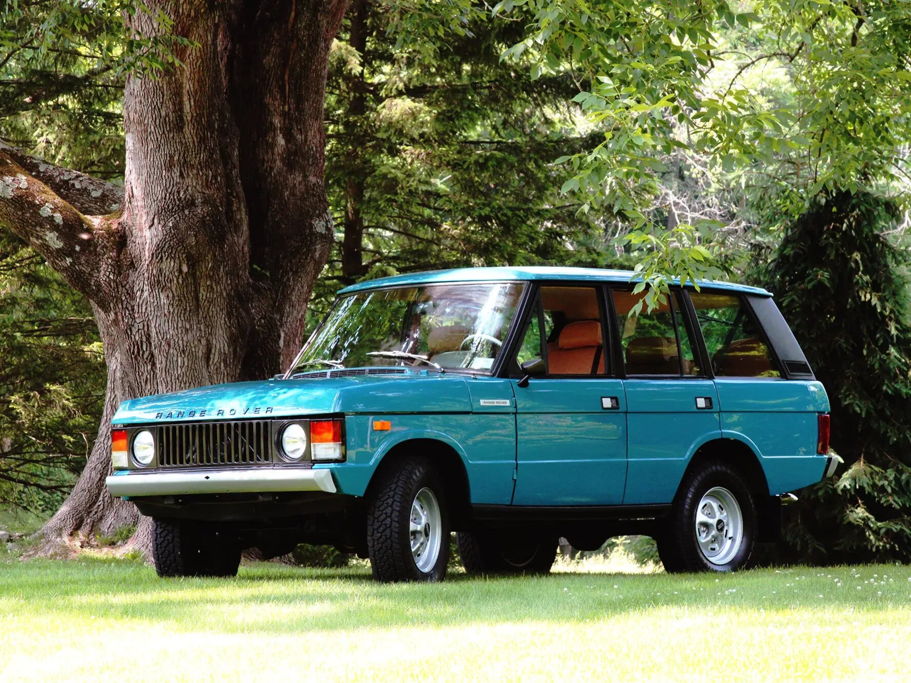 Классический Range Rover оснастили американским V8 и новой аудиосистемой