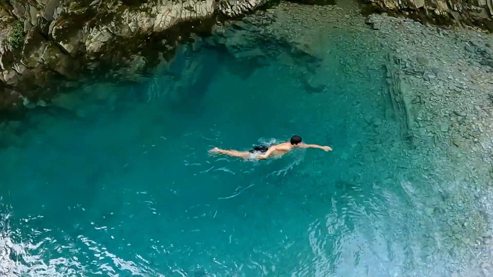 Әйелі әпкесінің үйдегі порносын жалайды