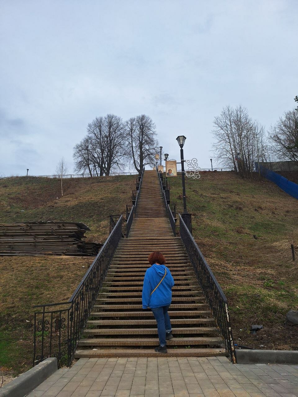 От воды в город — один путь.