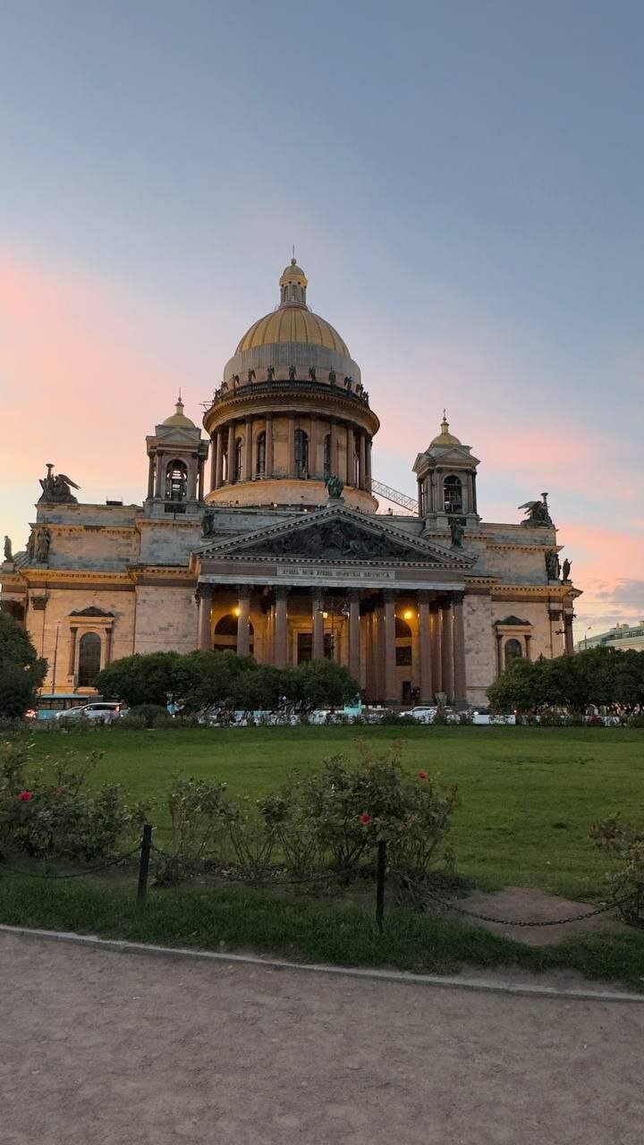 Тот самый Питер: с Чайковским в ушах, прогулками по ночной Неве и современным искусством
