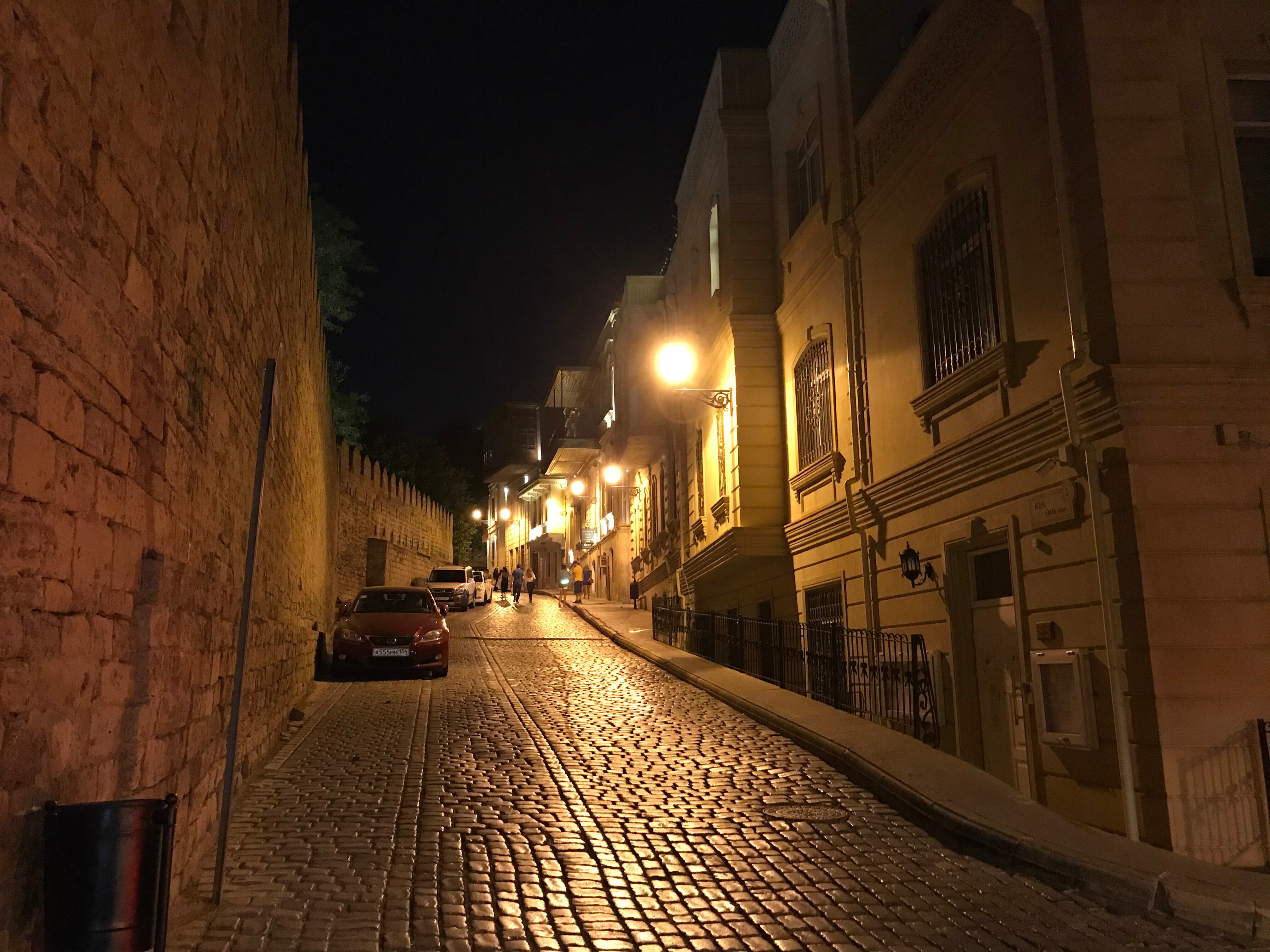 Баку: знакомство с восточным менталитетом и архитектурой