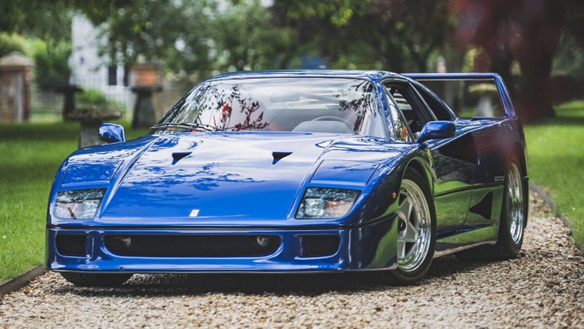 На продажу выставлен уникальный Ferrari F40 — он синий