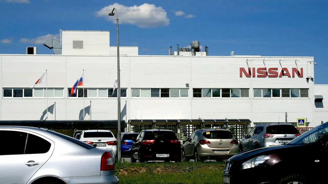 На заводе Nissan в Петербурге начнут выпускать седаны и кроссоверы Lada классов C и D