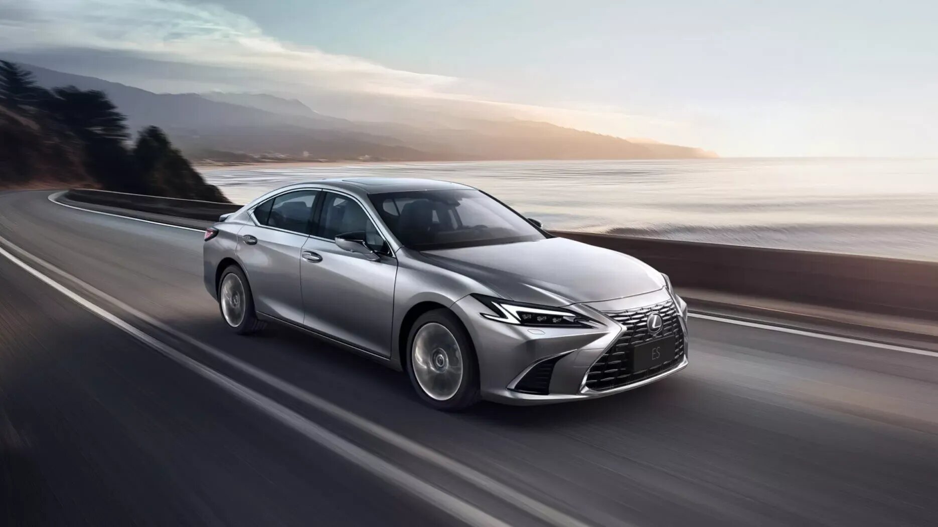 Обновлённый Lexus ES дебютировал с увеличенным дисплеем и более роскошным салоном