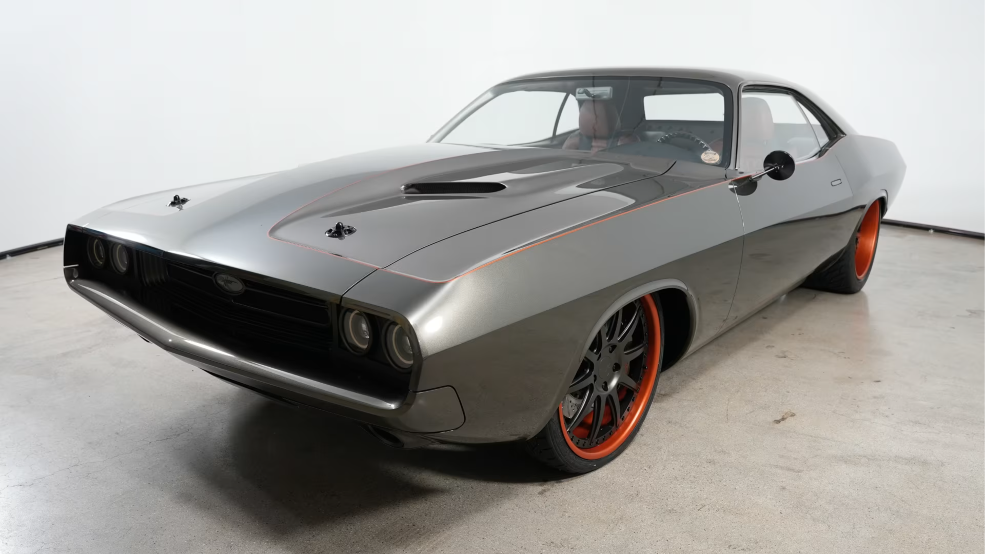 55-летний Dodge Challenger прокачали 2500-сильным мотором и выставили на продажу