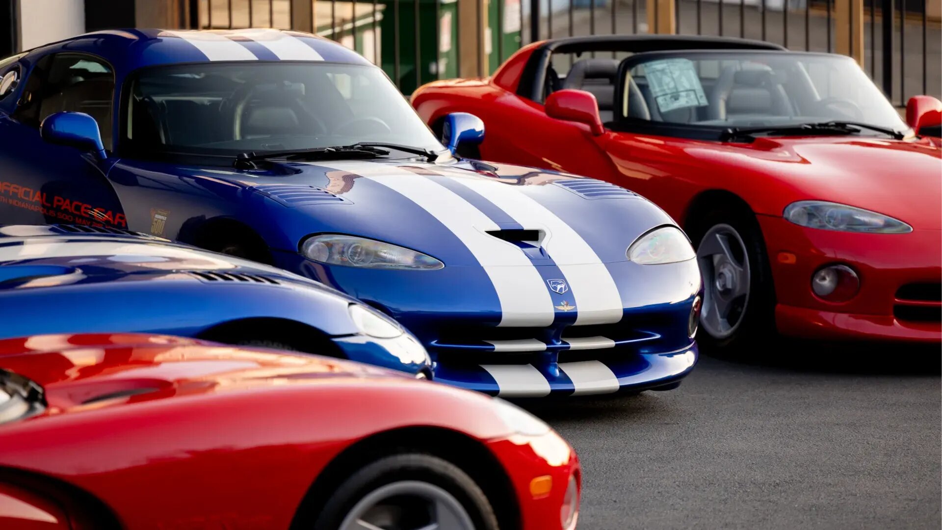 В продаже появились сразу четыре практически новых Dodge Viper из 1990-х