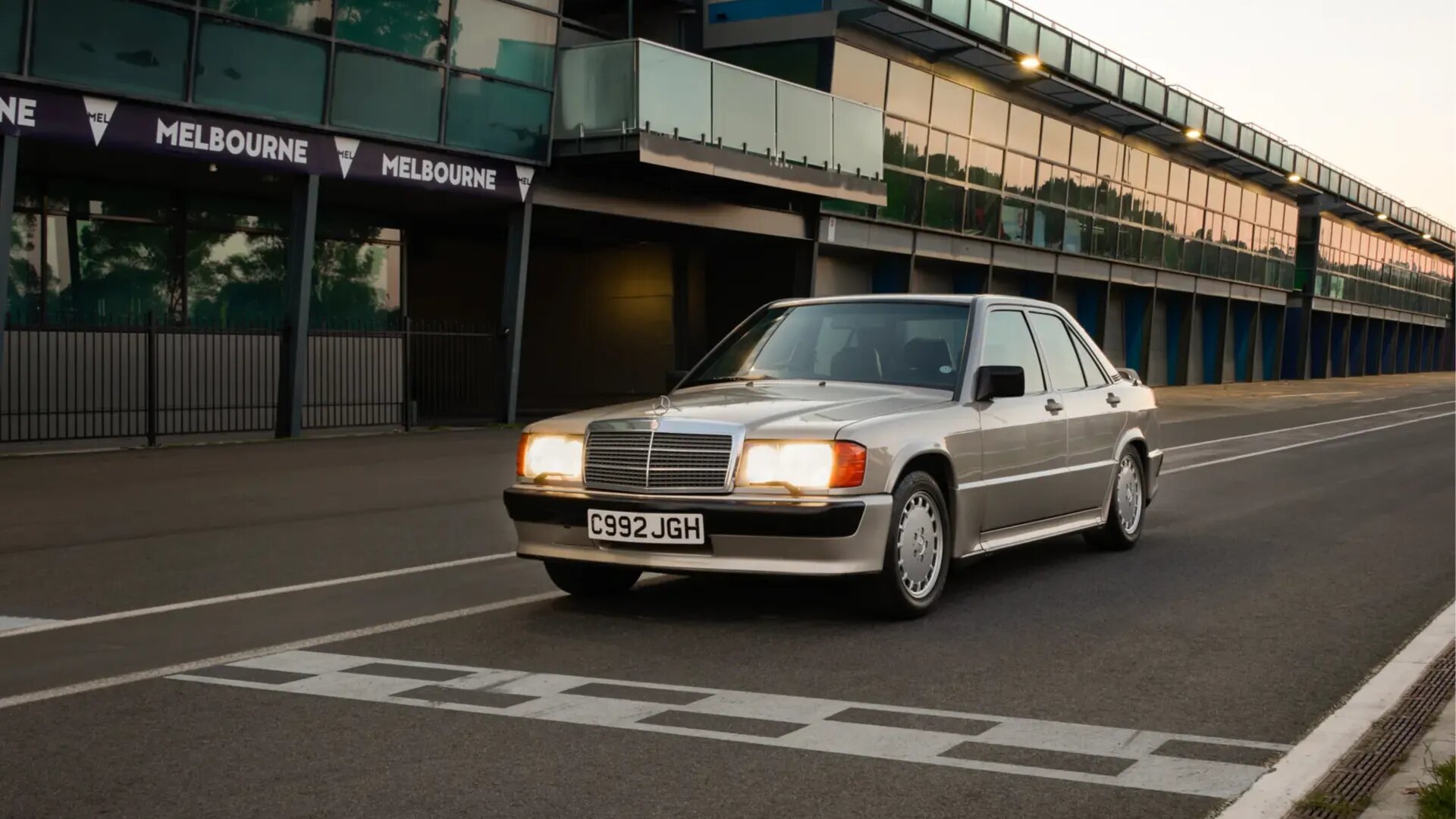 С молотка уйдёт культовый Mercedes-Benz 190 E из гаража гонщика Айртона Сенны