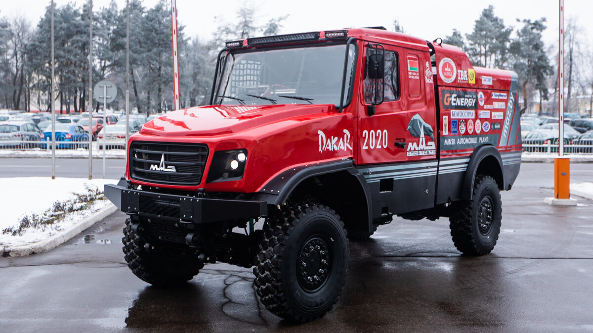 МАЗ представил капотный грузовик для Дакара