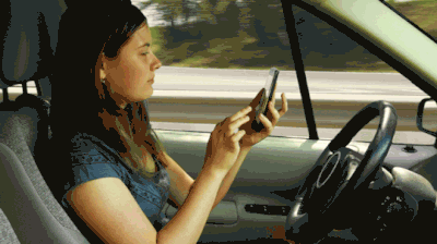 Дорожные камеры в России будут выявлять водителей с телефонами в руках