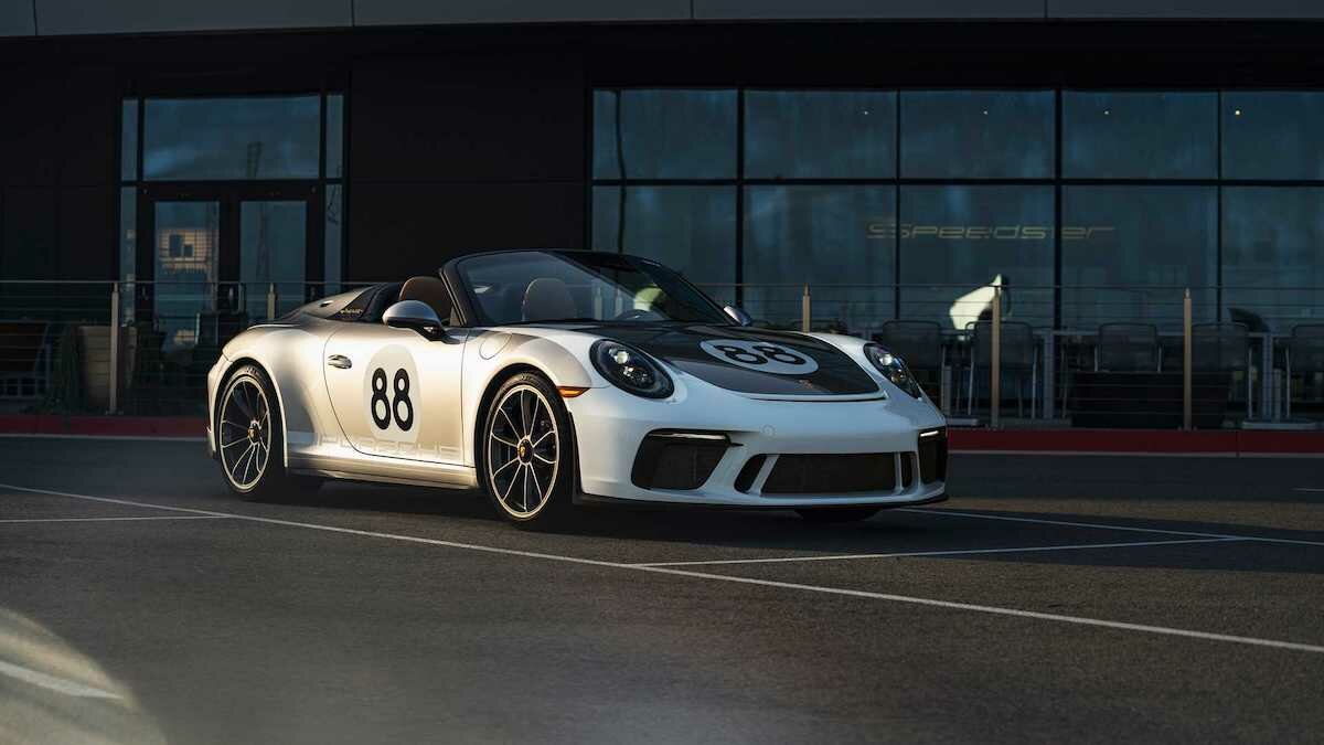 За эксклюзивный Porsche выручили 41 миллион рублей. Деньги потратят на борьбу с коронавирусом