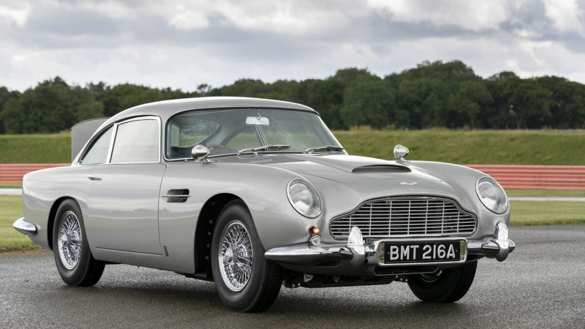 Aston Martin выпустил купе DB5 как у Джеймса Бонда — с пулемётами