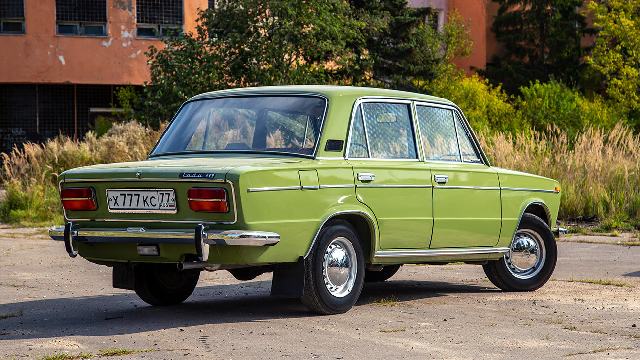 Экспорт тольяттинских машин в Югославию начался в 1971 году. Почти сразу к уходящим за границу «копейкам» подключились «тройки». А этот седан — из более поздней партии
