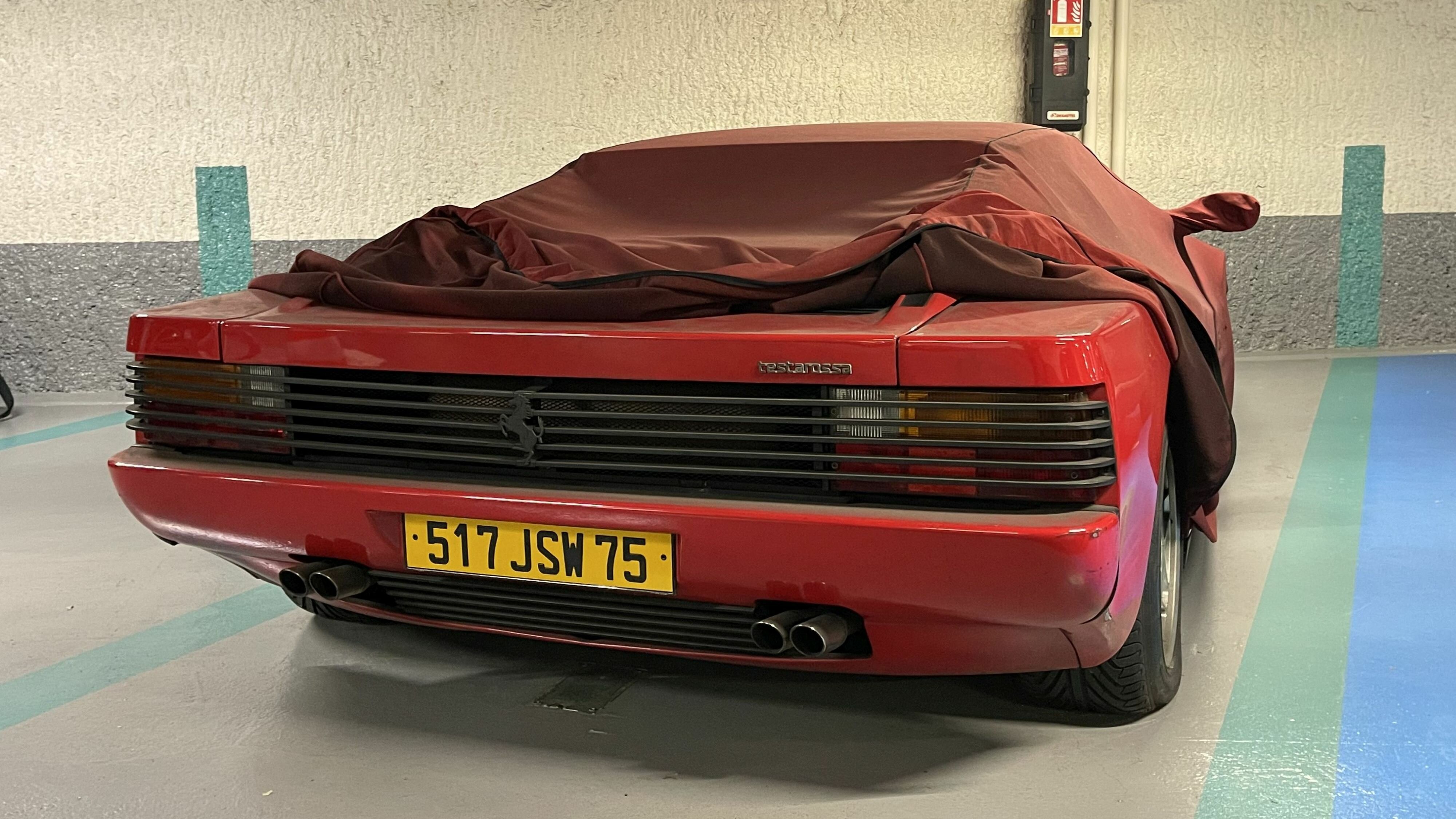 На торги выставлена культовая Ferrari, которая простояла на месте почти 20 лет