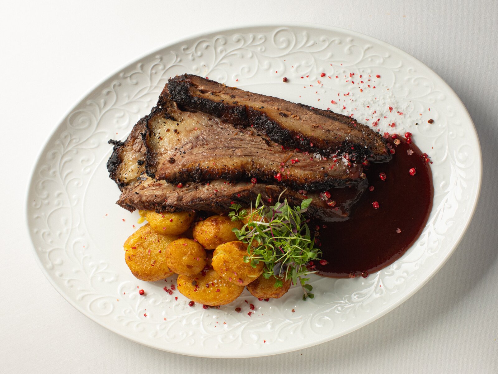 Брискет с мятым картофелем