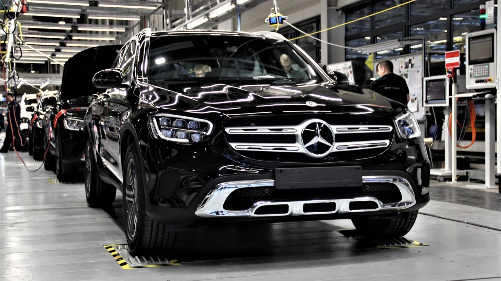 «Автодом» закрыл сделку по выкупу российских активов Mercedes-Benz и возобновит поставки запчастей