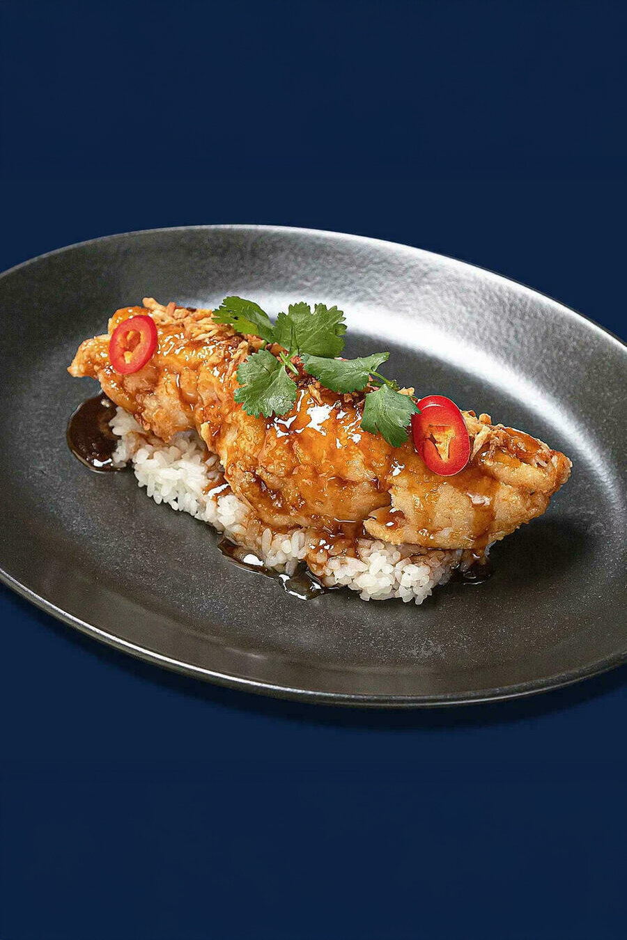 Окунь в тамариндовом маринаде на подушке из риса