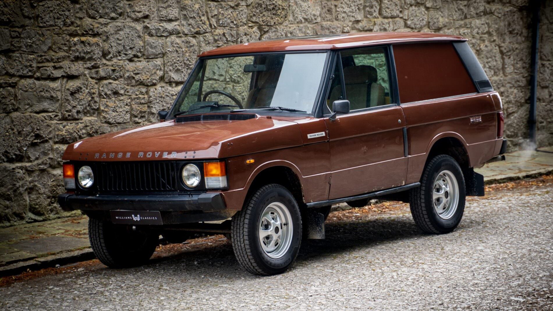 В Британии продают бывший полицейский Range Rover для скрытого наблюдения