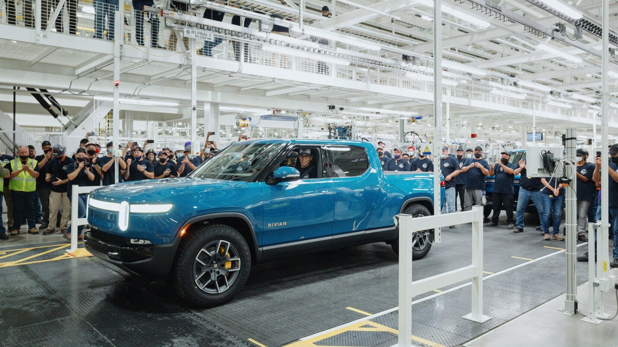 Американская компания Rivian запустила производство электропикапов. Она опередила Tesla, Ford и GM