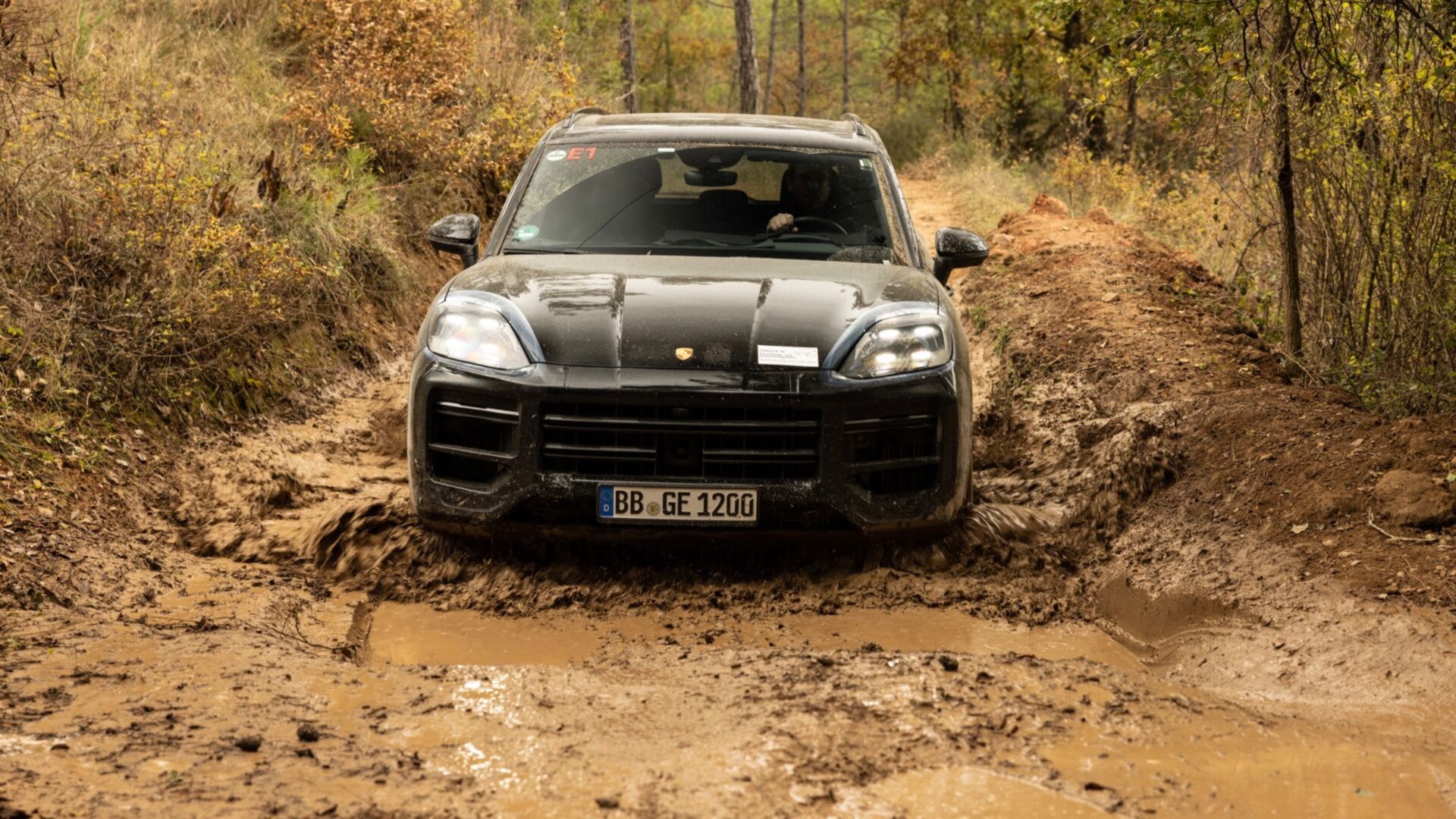 Porsche Cayenne сильно обновится: первые официальные фото